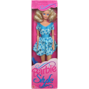 Barbie Exclusive from Canada City Style Barbie (blue)