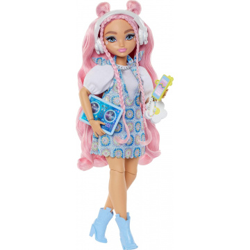 Barbie Dream Besties Doll and Accessories, Daisy Jean Posable Fashion Doll with Removable Fashions & Wavy Pink Hair, 9 DJ & Music Themed Pieces,